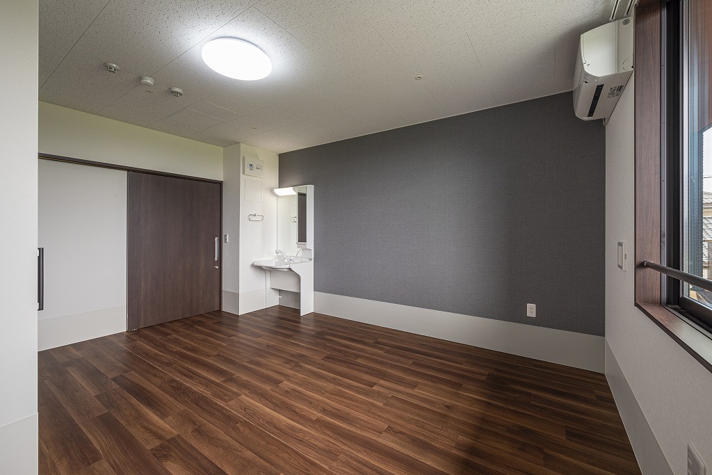 classy-accessible-couples-private-room