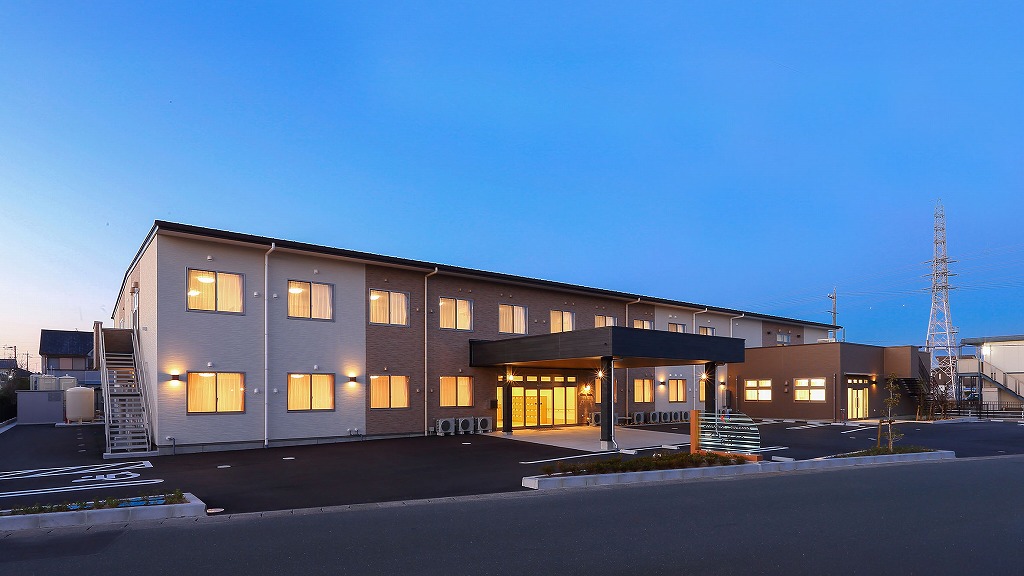 浜松市中央区のサービス付き高齢者向け住宅「フローレンス白羽」の外観（大岡成光建築事務所設計）
