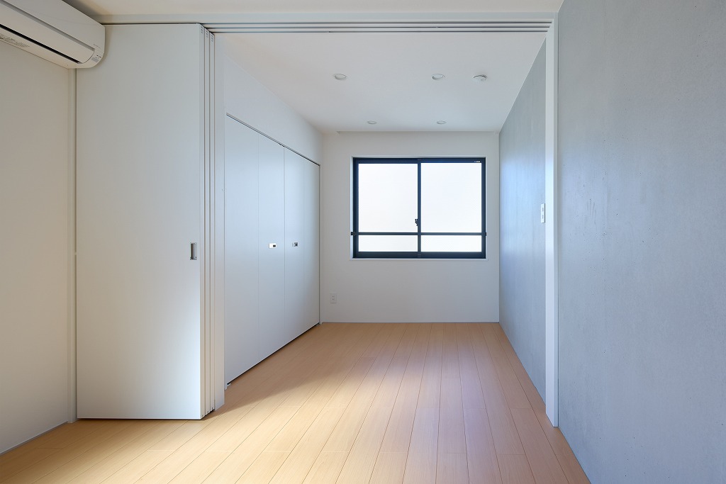 コンクリート打ち放しのデザイナーズマンションの居室
